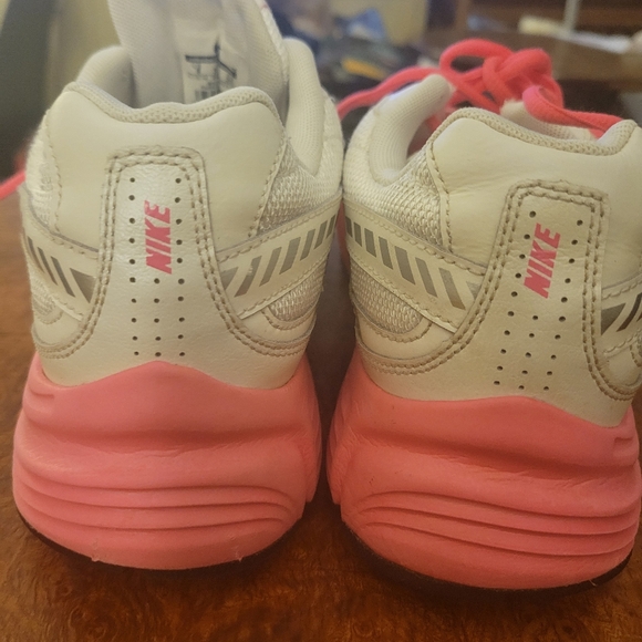 Nike women's Initiator sneakers  Hot pink - Picture 5 of 7